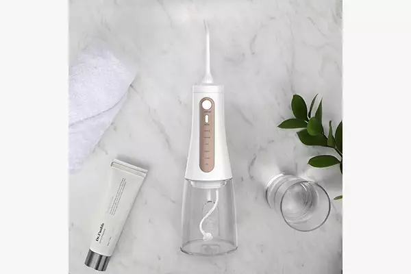 如何在家清潔牙齒